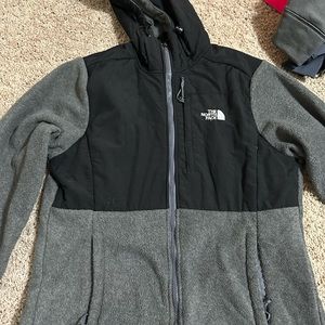 Black and grey women’s north face like new